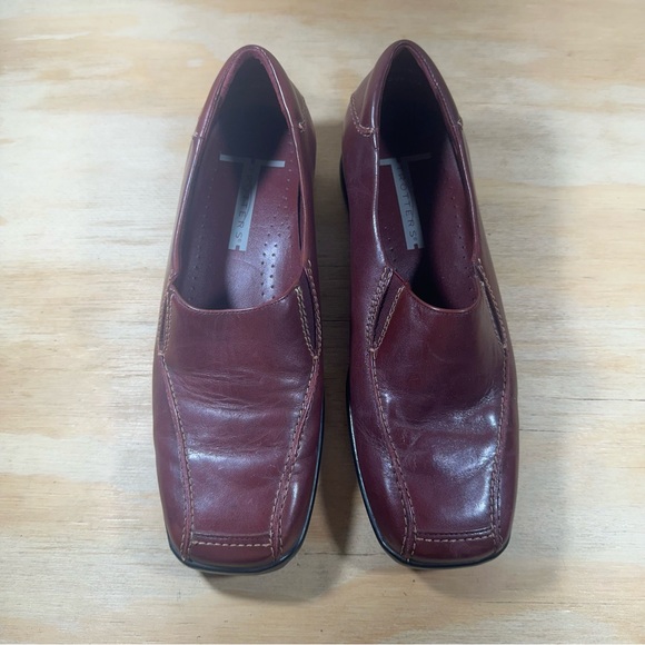 Trotters Courtney Burgundy Leather Slip-On Shoes Women’s Size 8 Wide - Picture 2 of 8